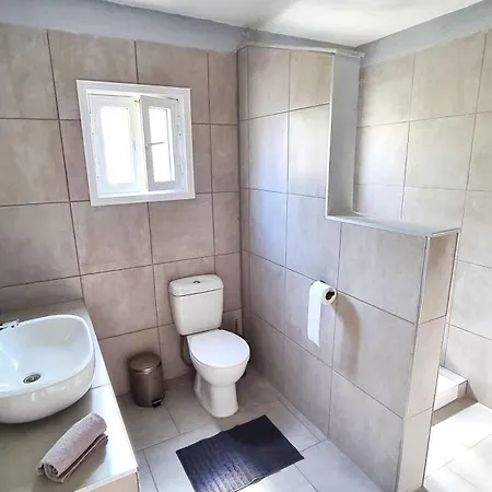 Center 2br W/ Parking And 250m Walk From * Lárnaca