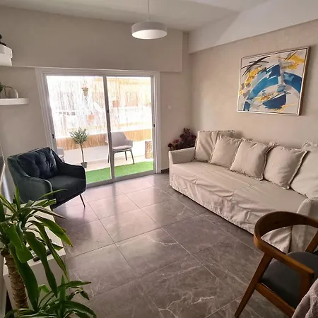 Center 2br W/ Parking And 250m Walk From * Lárnaca