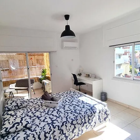 Center 2br W/ Parking And 250m Walk From * Lárnaca
