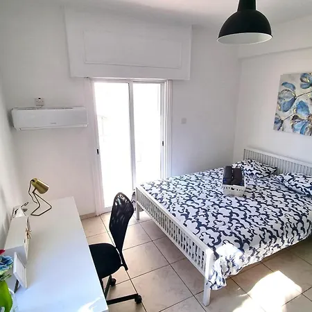 Center 2br W/ Parking And 250m Walk From * Lárnaca