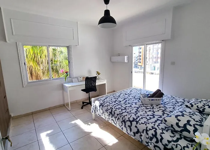 شقة Center 2br W/ Parking And 250m Walk From *