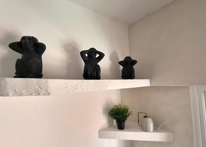 Center 2br W/ Parking And 250m Walk From لارنكا