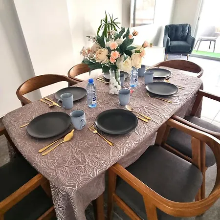 דירה Center 2br W/ Parking And 250m Walk From *