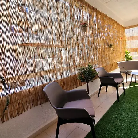 דירה Center 2br W/ Parking And 250m Walk From לרנקה