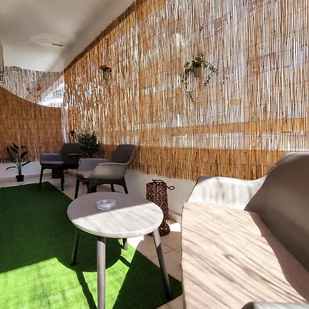 Center 2br W/ Parking And 250m Walk From דירה לרנקה