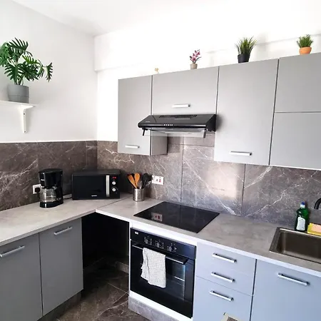 Center 2br W/ Parking And 250m Walk From Larnaka