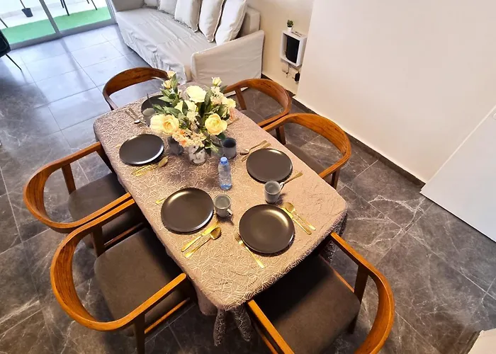 Lejlighed Center 2br W/ Parking And 250m Walk From *