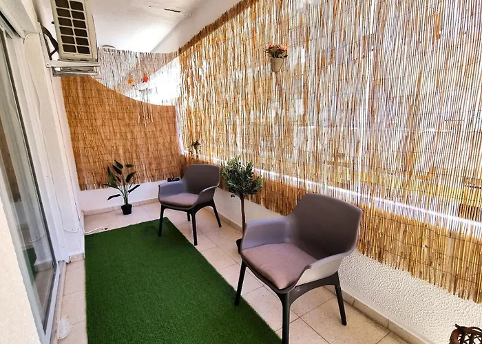 Center 2br W/ Parking And 250m Walk From * ラルナカ