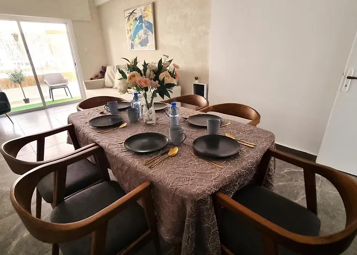 Center 2br W/ Parking And 250m Walk From Lejlighed