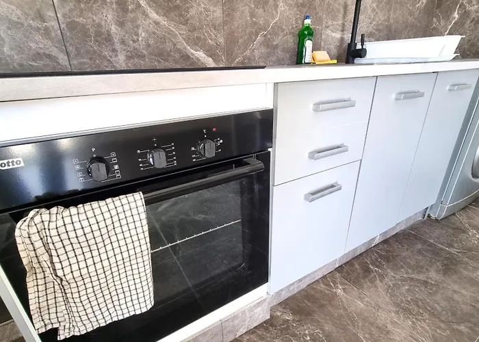 Lejlighed Center 2br W/ Parking And 250m Walk From Larnaca