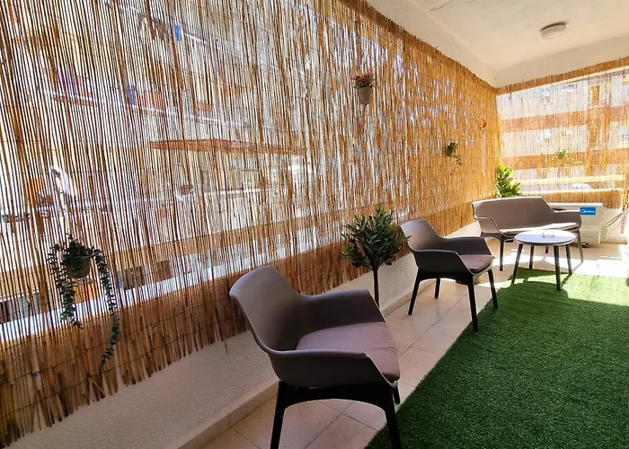 アパート Center 2br W/ Parking And 250m Walk From ラルナカ