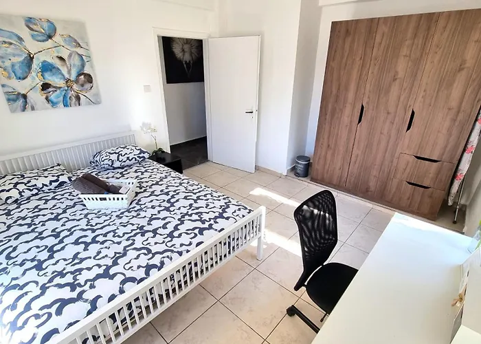 Center 2br W/ Parking And 250m Walk From Lejlighed